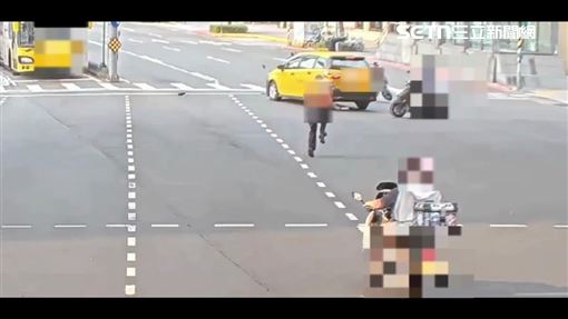 禮讓救護車強闖路口　計程車撞飛機車騎士