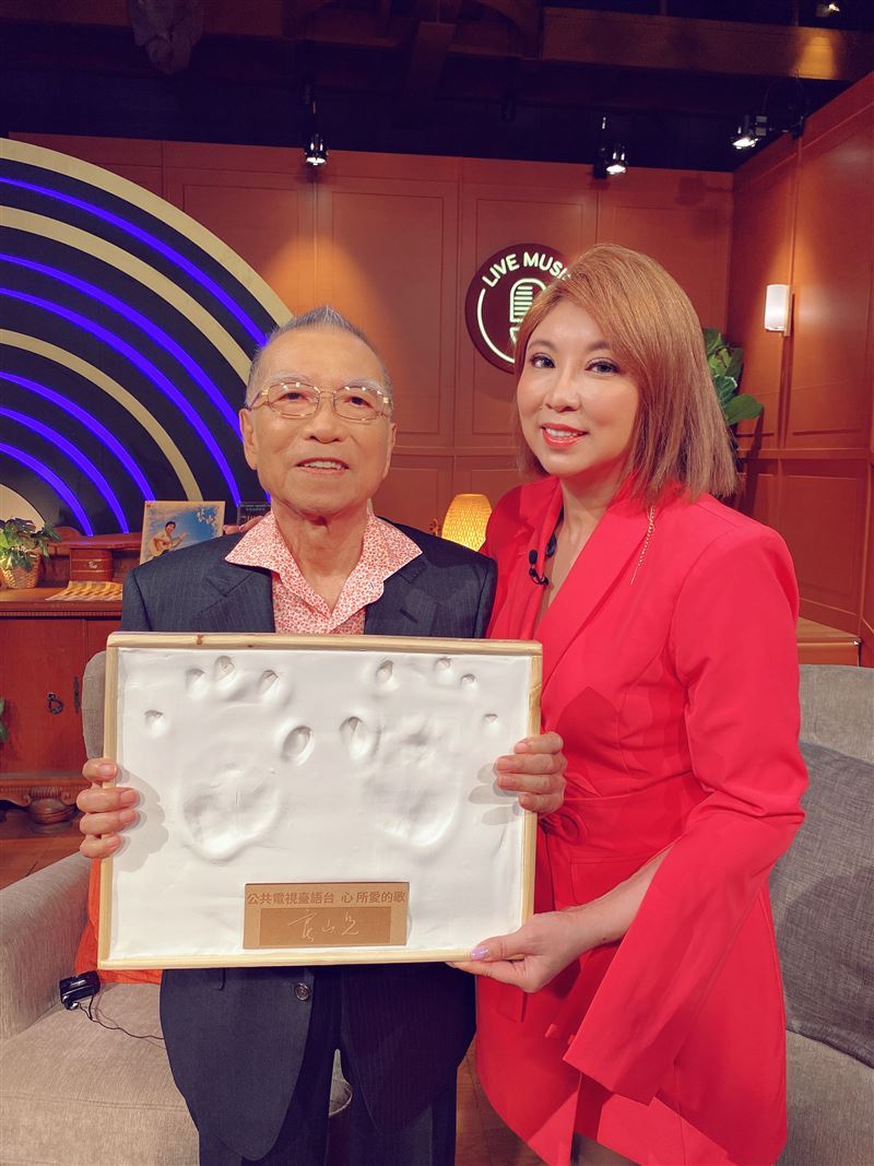 陳思安與父親合影。（圖／年代提供）