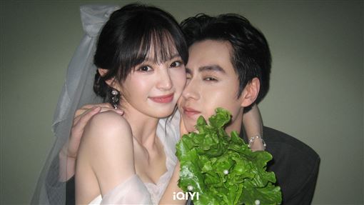 田曦薇披婚紗嫁胡一天　生菜捧花超搶鏡