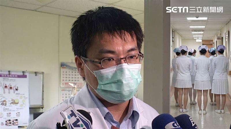 病患讚嘆趙建銘診所內竟有5至6名護理師,並誇讚她們「年輕漂亮、聲音好聽又好聊」。(圖/AI生成圖)