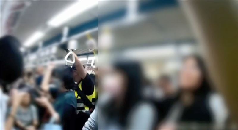 北捷車廂乘客亮刀　結果真相竟是