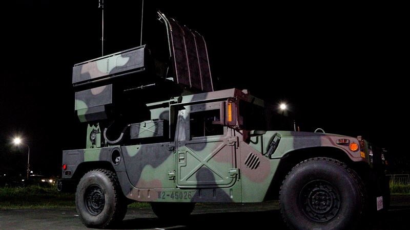 第三作戰區復仇者飛彈車野戰搶修演練。(圖/軍聞社提供)