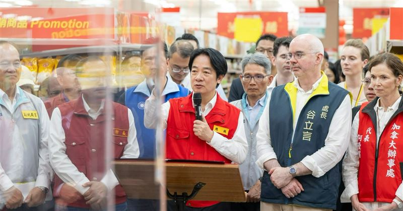 總統賴清德13日親自前往衛福部雙和醫院視導演練，美國在台協會（AIT）台北辦事處處長谷立言也獲邀陪同出席。（圖／翻攝自AIT臉書）
