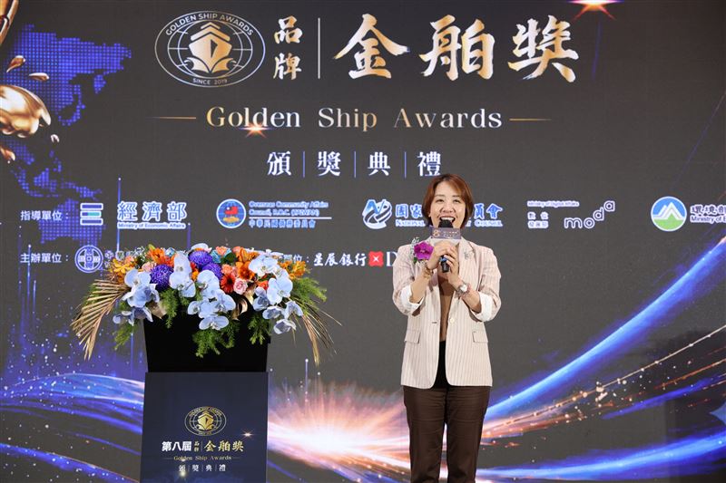 僑務委員會副委員長李姸慧上台致詞,肯定台灣企業的努力與成果,並勉勵企業持續拓展國際市場、展現台灣實力。(圖/中華民國全國商業總會提供)