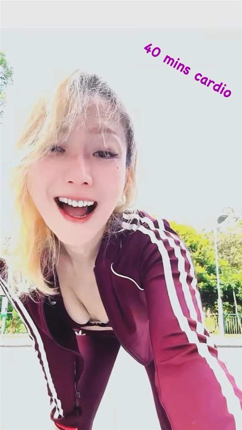 鄭秀文上圍激增,引起網友熱議。(圖/翻攝自IG @sammi_chengsauman)
