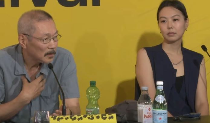 洪尚秀(左)和金珉禧一同出席瑞士洛迦諾國際電影節。(圖/翻攝自Youtube)