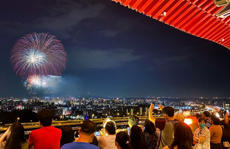 圓山大飯店坐擁270度台北絕美高空景觀，可遠眺101璀璨夜景。（圖／圓山大飯店提供)