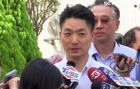 外界質疑蔣萬安長子申請時,是否依《公職人員利益衝突迴避法》完成關鍵的身分揭露。(圖/翻攝畫面)