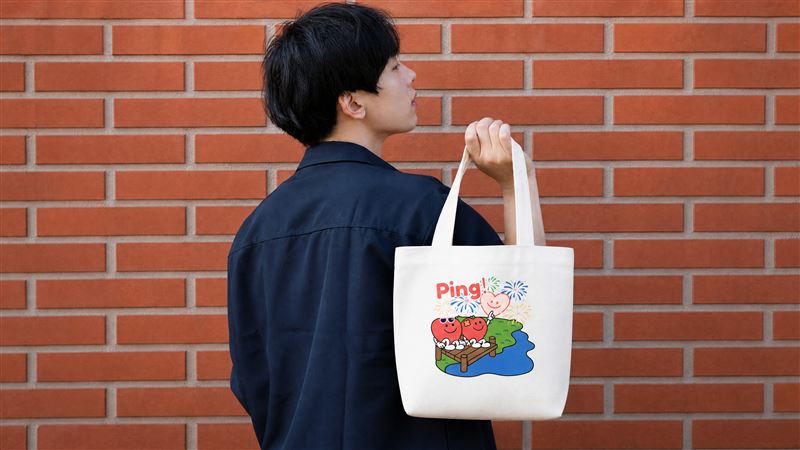 Ping! 限定帆布袋以品牌插畫為主視覺,兼具實用性與夏日風格。(圖/臺北市政府提供)