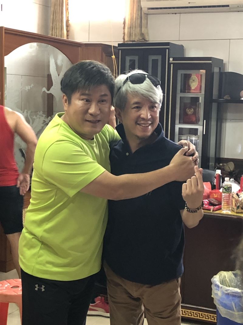 圓夢開唱會前陳盈潔走了！王建傑出道44年首開演唱會《傑然不同》，將唱《風飛沙》謝恩人一代歌后陳盈潔。（圖／翻攝自《超級紅人榜》、翻攝自《王建傑與江蕙合唱》YT、王建傑提供）