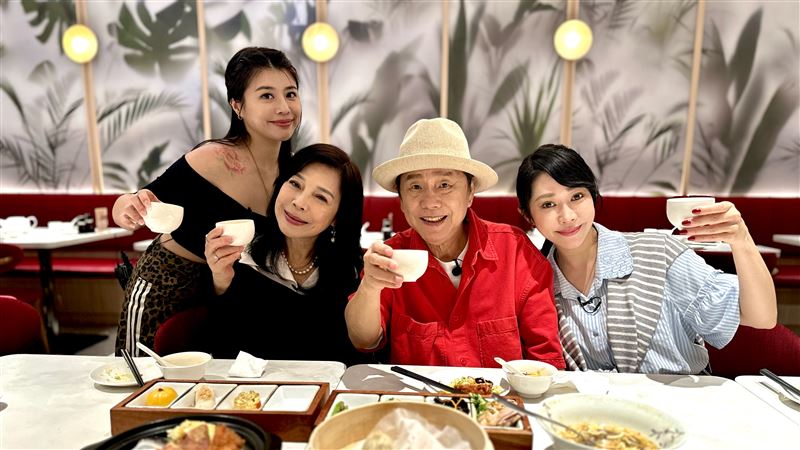 黃西田父女檔、陳慧娥母女檔合照。(圖/台視提供)