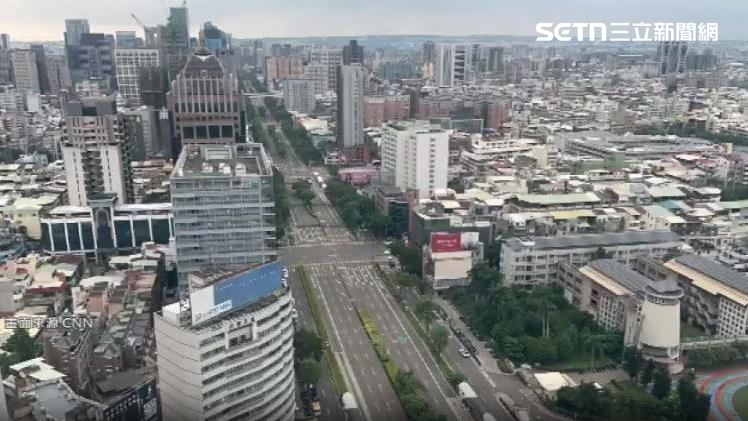 警報響起,整座城市宛如空城。(圖/CNN)