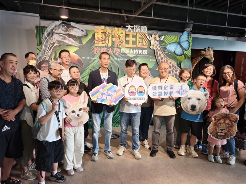 一張張笑臉與照片,記錄的不只是一次觀展,更是不同力量攜手共融的珍貴見證,讓孩子在陪伴與支持中勇敢探索,也看見屬於自己的生命精彩。(圖/北港朝天宮提供)