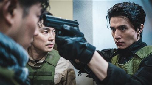 《殺人者2》結局太狠！他竟然也領便當了