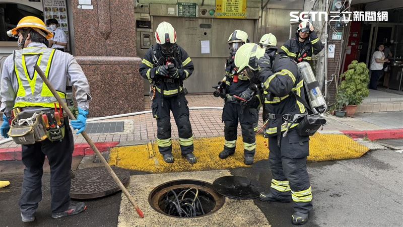 和平東路人孔蓋冒煙 警消急射水協助降溫