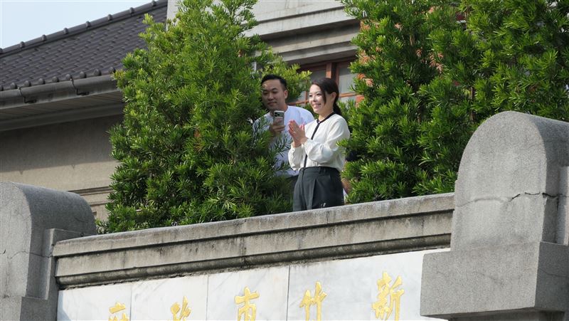 高虹安居高臨下惹議 新竹都城隍廟說話了