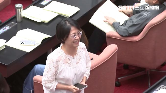翁曉玲砍光文化部媒宣費4738萬　她說重話