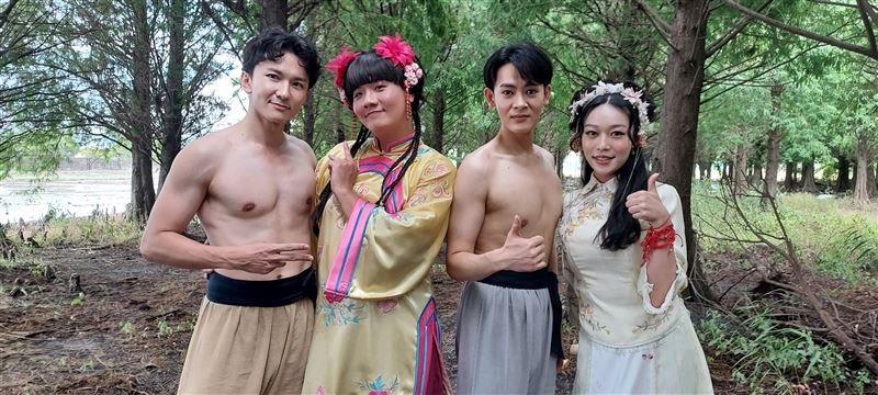 YouTuber阿翰的經典角色「戲說阿娟」加入參演《戲說台灣》,高興地直呼下次還要找他來演。(圖/三立提供)