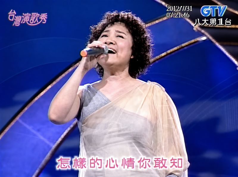 陳盈潔走了!金鐘主持人曝她真性情,《紅塵夢》、《渺茫情》 《世間一日情海一年》唱盡人生風浪。(圖/翻攝自《陳盈潔唱 紅塵夢 粵語順流逆流》YT)