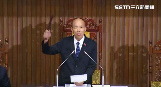 林智群律師則嗆,韓國瑜還有臉講憲法?憲法法庭不就是被藍白癱瘓的嗎?(圖/翻攝畫面)