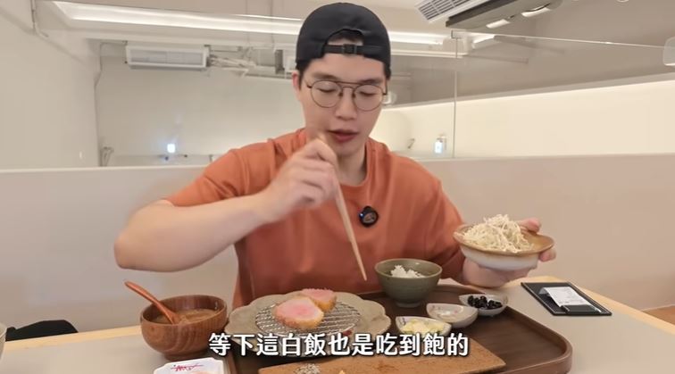 豪豪透露，消費者必須購買約420元至500元以上的指定套餐，才能享有炸豬五花無限續資格。（圖／翻攝自Youtube）
