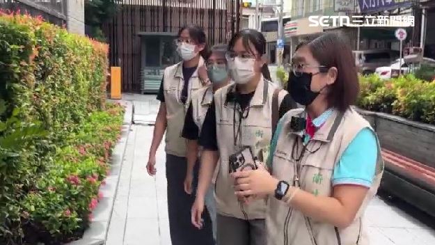 衛生局人員在下午將近3時到趙建銘的診所稽查