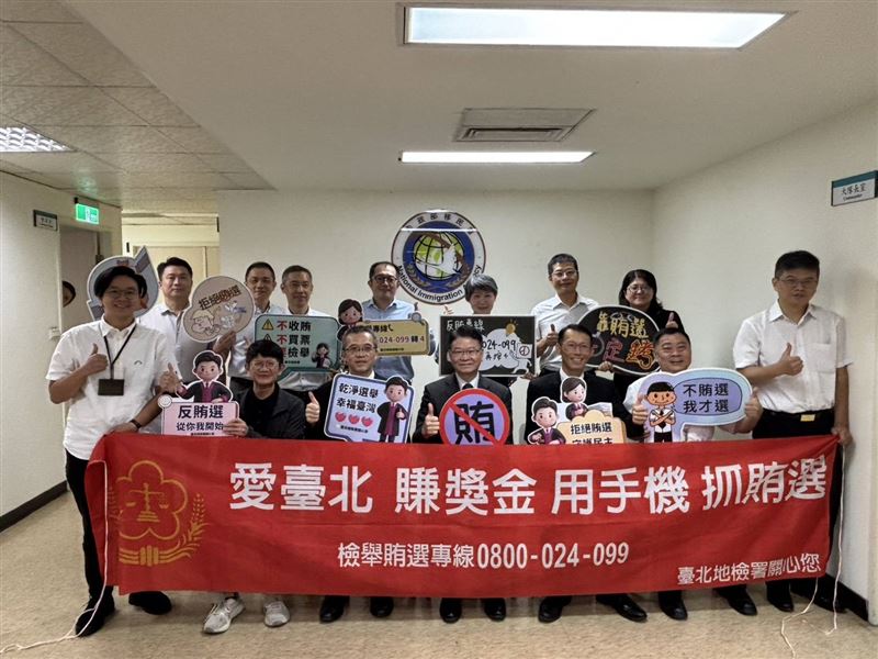 北檢查賄列車前進移民署北區事務大隊。(圖/翻攝畫面)