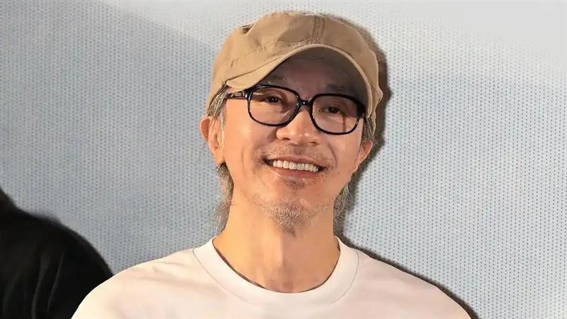 周星馳經紀人陳震宇轉發相關截圖並連丟3個問號,讓外界一度將矛頭指向沈騰主演的《歡迎來龍餐館》,甚至質疑是否涉及「偷票房」。(圖/翻攝自微博)
