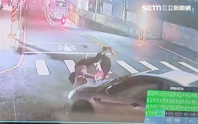 新／新竹左轉車撞輾肇逃　女騎士送醫不治