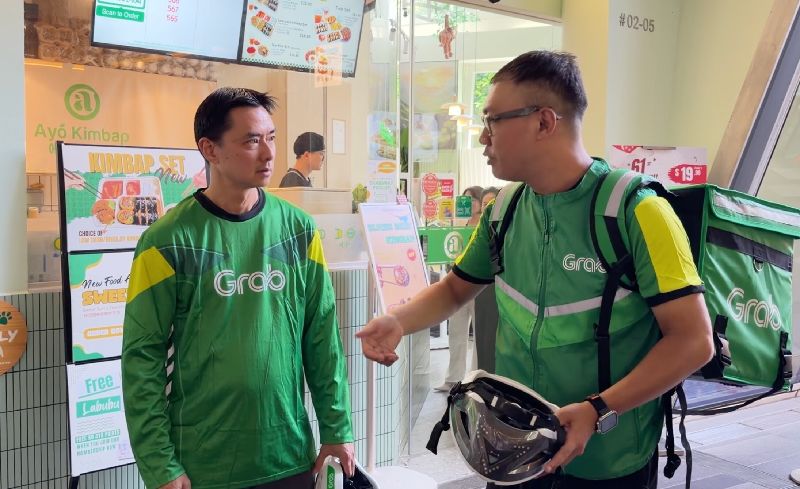Grab集團營運董事總經理余偉騰（左）表示，希望透過AI科技同時解決消費者、商家及外送夥伴面臨的痛點，讓平台上的每一個角色都能從中受益