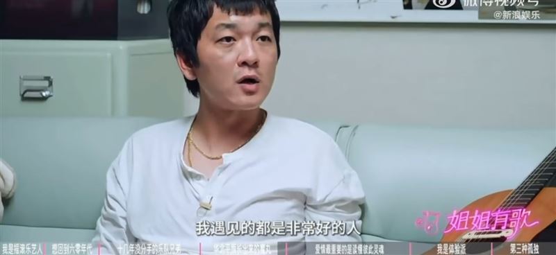 張哲軒在受訪過程中,表示自己很幸運,過往都遇見很好的人。(圖/翻攝自新浪娛樂微博)