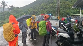 全身密麻蜂螫！倖存女緊急轉送中榮搶救