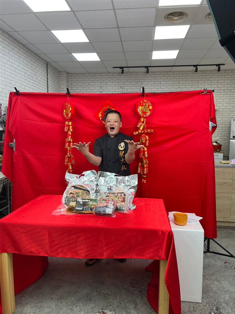肥大叔逝世消息震驚各界。(圖/翻攝自肥大叔臉書)