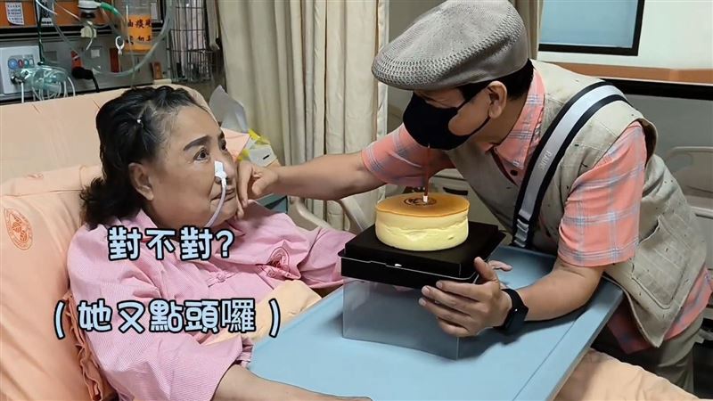 陳盈潔靈堂弟弟來奔喪！念千字手寫信告別