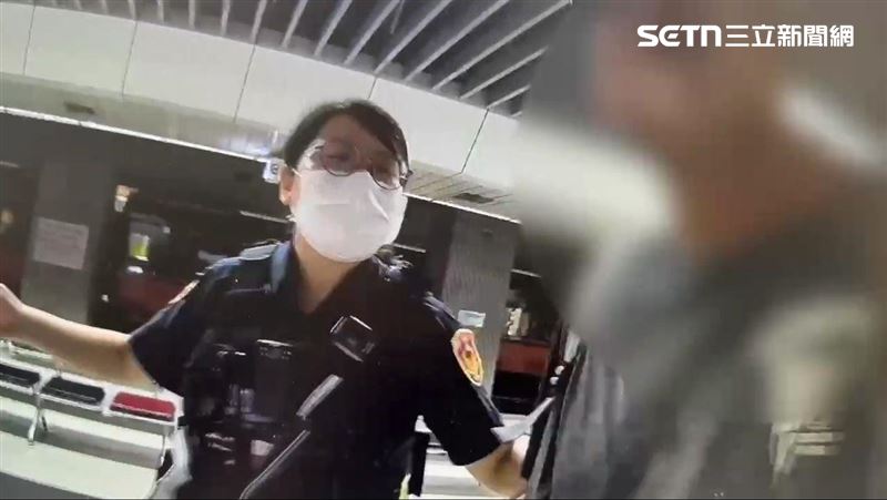 新北李男搭乘台鐵1131次區間車時辱罵女列車長三字經遭送辦。(圖/翻攝畫面)
