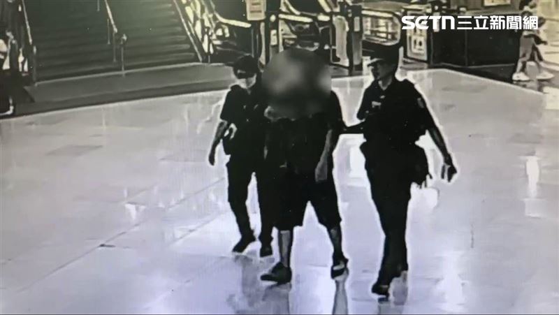 醉男搭台鐵自言自語　列車長制止反遭辱罵
