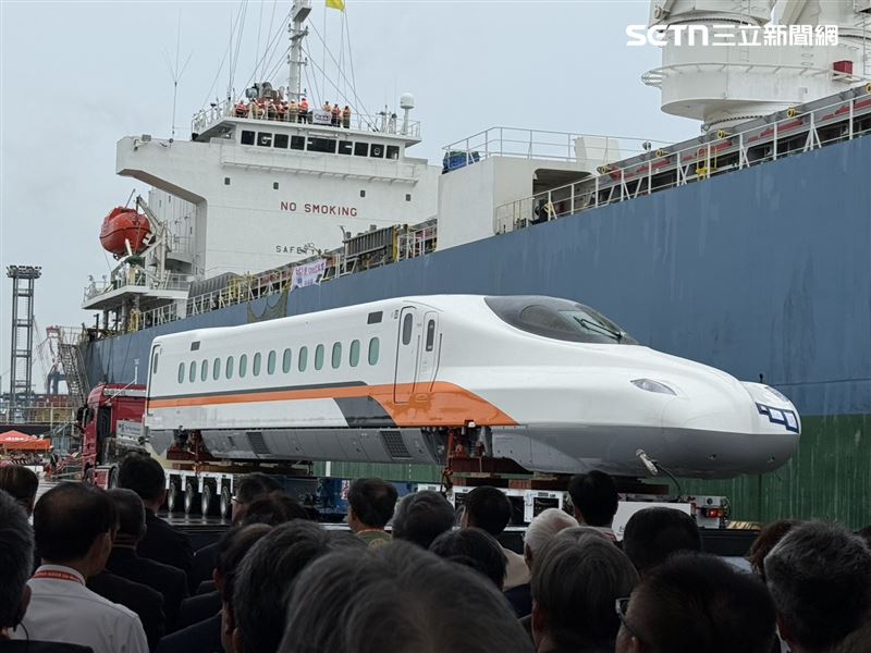 新車抵台後,高鐵公司首先須完成列車組裝及靜態測試,接續辦理動態測試。動態測試共規劃69項。(圖/日立提供)