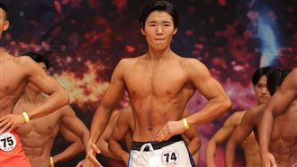 爆紅童星長大了　苦練1年變肌肉猛男