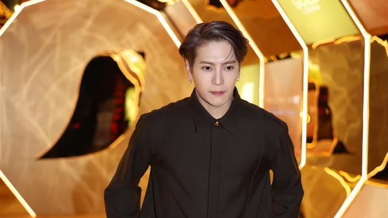 王嘉爾遭影射劈腿　港女星曝告白情書