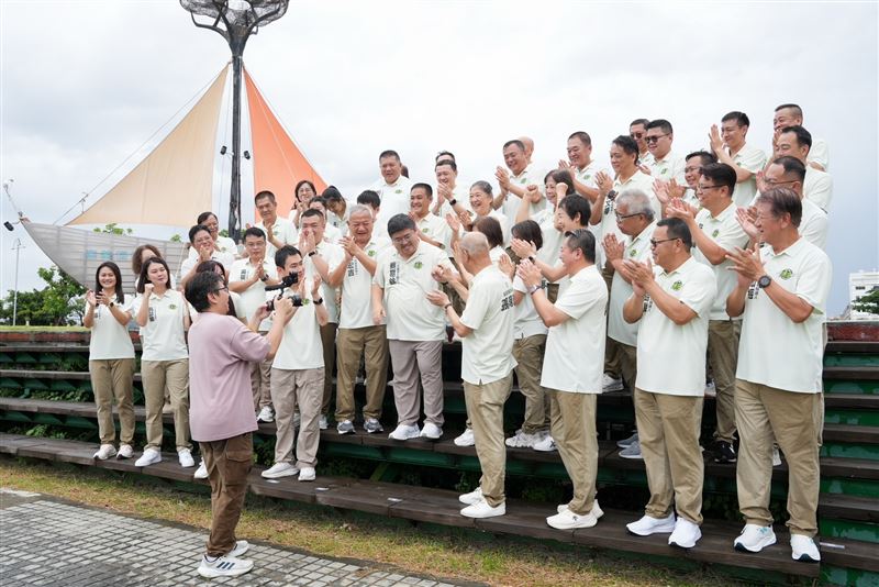 「活力團隊」聯手拍攝團隊形象宣傳片。（圖／蔡易餘辦公室提供）