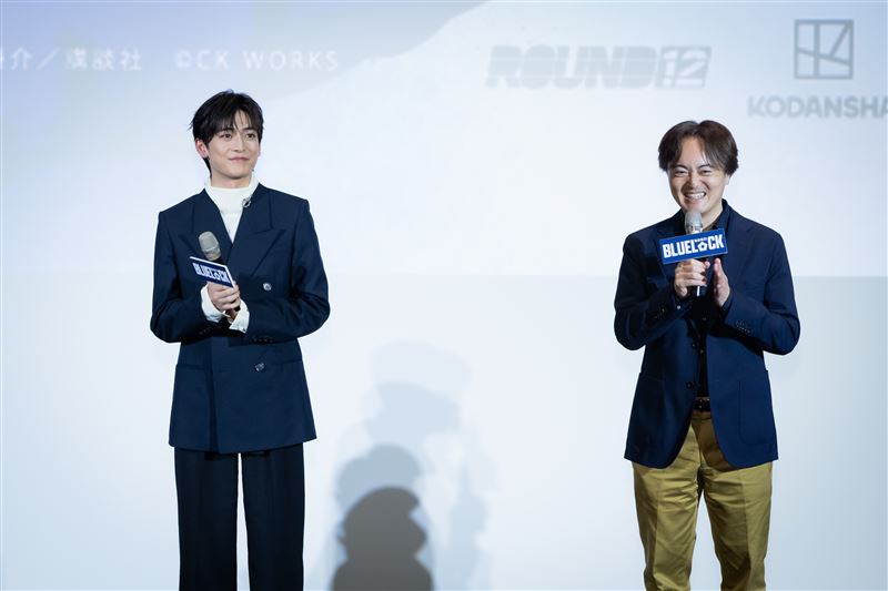 高橋文哉(左)、製作人松橋真三出席《藍色監獄》影人見面會。(圖/甲上娛樂提供)