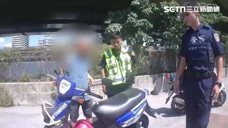 新北宋男先偷走鑰匙未拔機車,再潛入私人土地翻找物品遭逮。(圖/翻攝畫面)