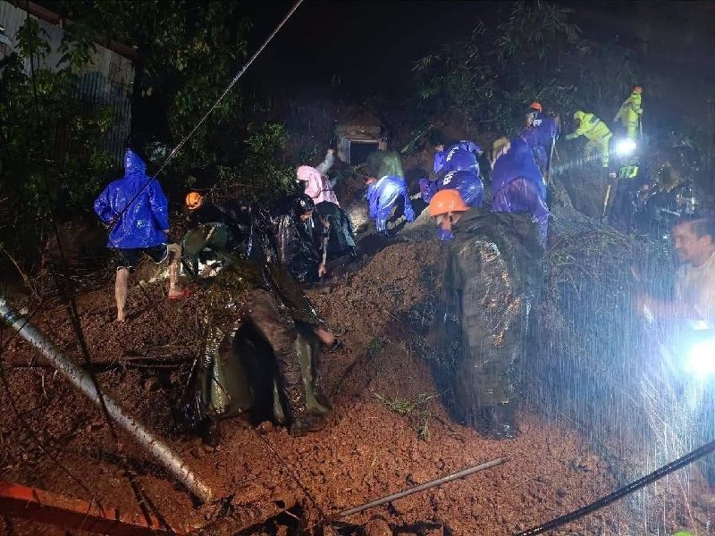 菲律賓接連受到颱風及西南季風影響,多地持續降下豪雨並發生土石流,截至15日已造成22人死亡。圖為菲律賓陸軍士兵9日在碧瑤市山區土石流現場執行搜救任務。(菲律賓陸軍提供)