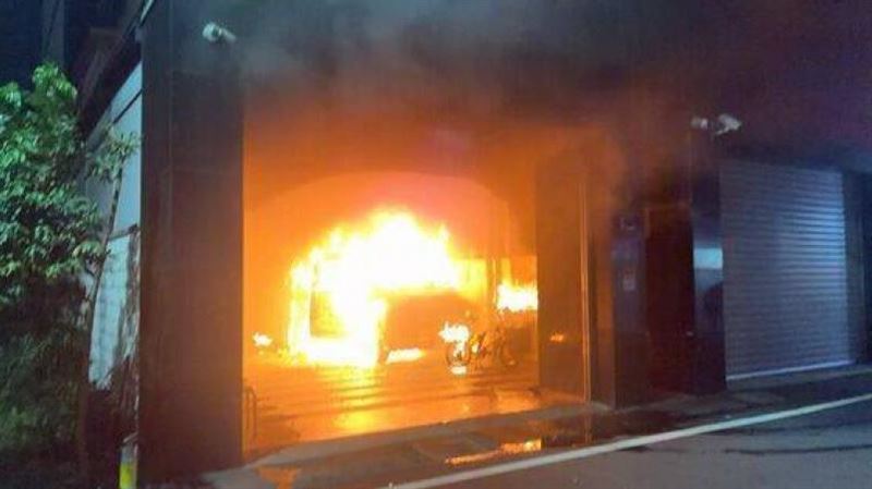 員林300萬露營車突竄火　爆炸聲嚇壞鄰