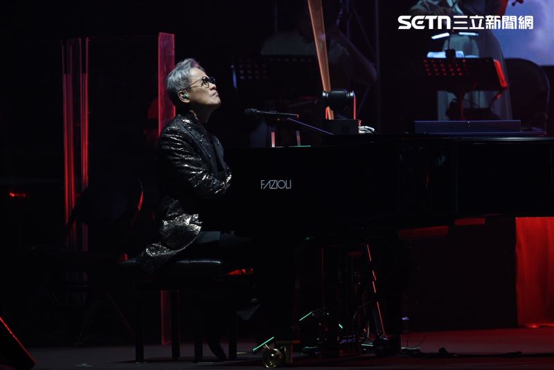 羅大佑開演唱會。(圖/記者鄭孟晃攝影)