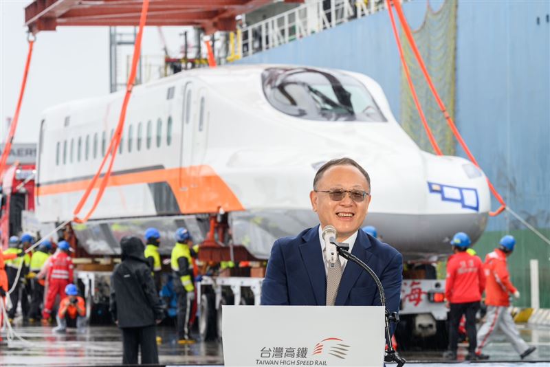 「台灣動脈 超越距離」高鐵N700ST新世代列車 今（15）日渡海抵台。（圖／台灣高鐵提供）