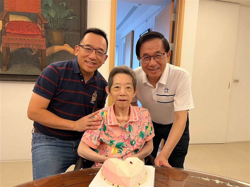 陳水扁稍早發文感謝兒子陳致中力挺姊姊陳幸妤,還開玩笑叮嚀陳致中該減肥。(圖/翻攝自陳致中臉書)