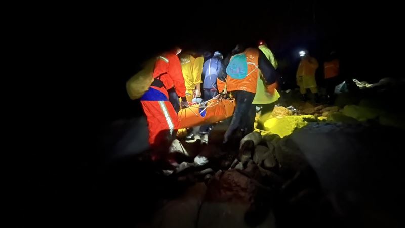 張女回憶,當時領隊只說了一句「我不行了」後隨即倒地。(圖/翻攝畫面)