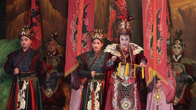 明華園演出《么嘍正傳》時突發生意外。(圖/翻攝自明華園臉書)