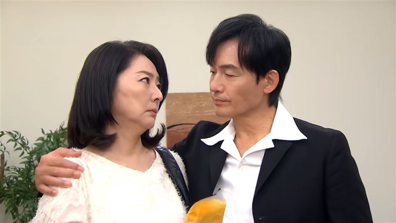 張靜懿在《針線緣》飾演霍正奇的「正宮」,這也是兩人首次合作。(圖/三立提供)